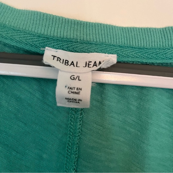 Tribal Jeans Teal Green V-Neck Tshirt Unfinished Hem Detail Women’s Large - Picture 2 of 6